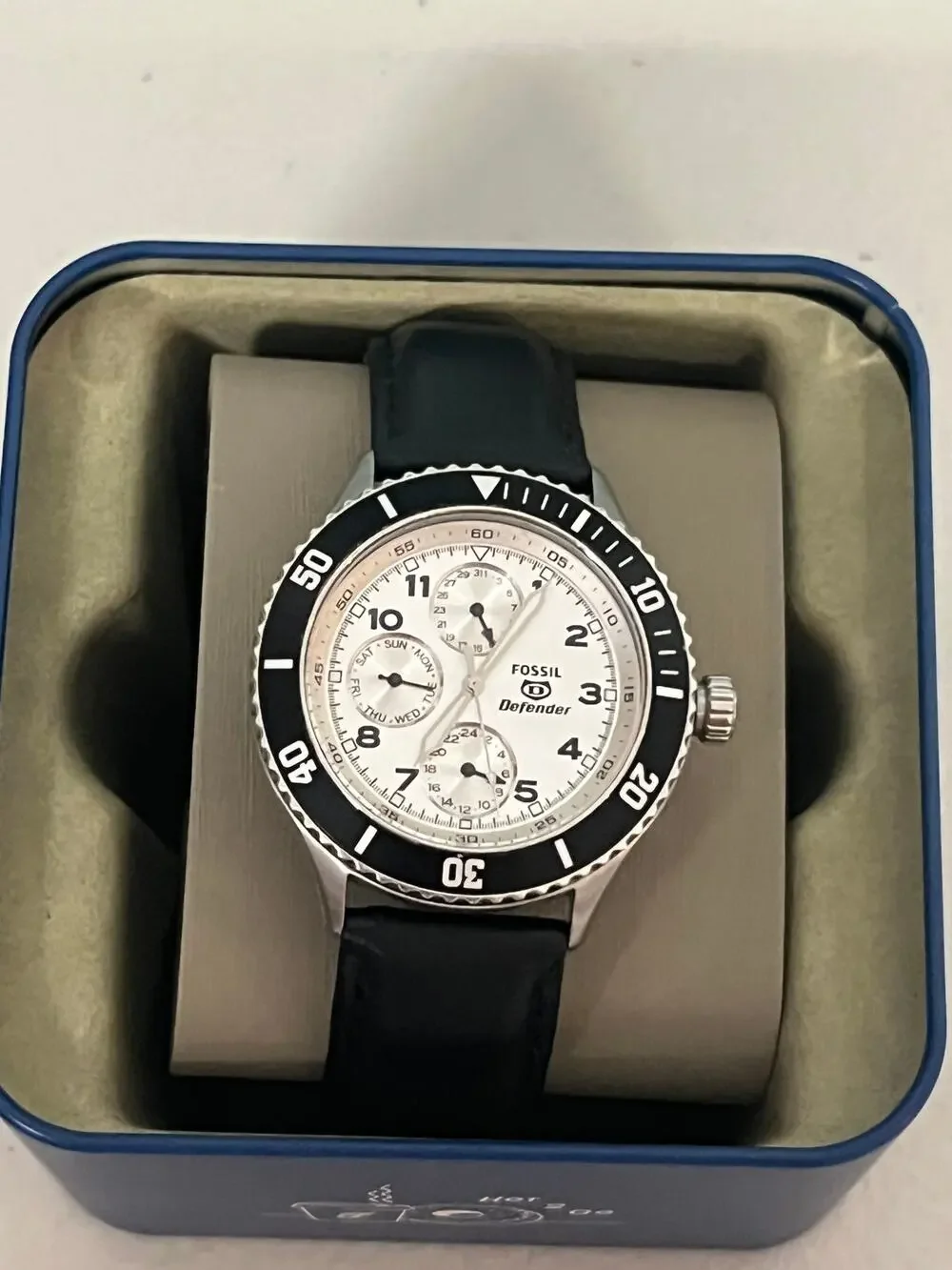Fossil Men's Defender DEC1006 Sport Dive Style Watch White Dial Leather Tin